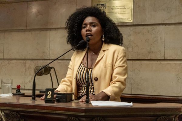 Thais Ferreira, do PSOL, não consegue justiça gratuita em ação contra Pedro Duarte (Novo) 58 A vereadora Thais Ferreira (PSOL) teve seu pedido de justiça gratuita negado no processo que move contra o colega Pedro Duarte (Novo)