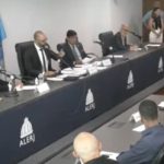 A reunião da CPI das Câmeras da Assembleia Legislativa: começo tenso, com o presidente do colegiado, Alexandre Knoploch, repreendendo o CEO da Global – Clube de Benefícios do Brasil, Ricardo de Oliveira