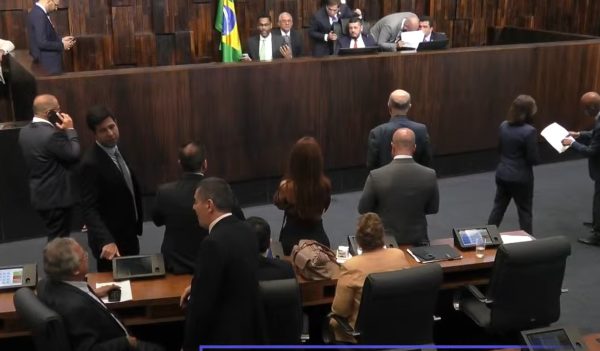 Alerj aprova pacote de reestruturação da Polícia Civil; mudanças na Lei Orgânica da instituição ficam para a semana que vem 48 Plenário da Assembleia na votação da reestruturação da Polícia Civil: deputados aprovaram pacote de reestruturação dos quadros da Polícia Civil