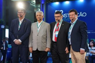 O presidente da CBIC, Renato Correia (à esquerda); o presidente da Firjan, Luiz Césio Caetano; o diretor-executivo do Sinicon, Humberto Rangel, e o presidente do Sinduscon-Rio, Claudio Hermolin: na abertura do Rio Construção Summit, a ênfase na dimensão estratégica do setor para o Estado do Rio e o Brasil