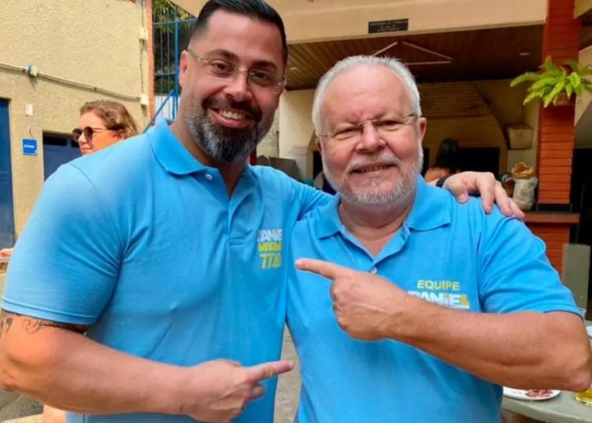 Daniel Martins, que será convocado para assumir a vaga na Alerj e o pai, o ex-deputado Luiz Martins, durante a campanha