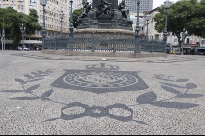 Calçada da Praça Tiradentes: revitalização está no contrato de R$ 5,5 milhões para pavimentos históricos do Centro e do Boulevard 28 de Setembro