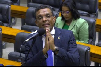 Otoni de Paula: o deputado é cabo eleitoral de Eduardo Paes, mas esteve com Rodrigo Bacellar, adversário do prefeito, e ainda elogiou o moço em discurso na Câmara