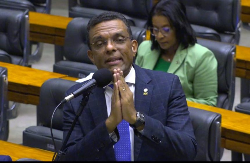 Otoni de Paula: o deputado é cabo eleitoral de Eduardo Paes, mas esteve com Rodrigo Bacellar, adversário do prefeito, e ainda elogiou o moço em discurso na Câmara
