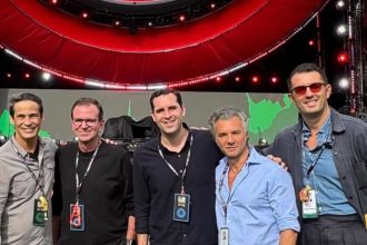 O prefeito Eduardo Paes e o vice, Eduardo Cavaliere, com os parceiros da Global Citizen e da Re:wild, no Central Park, em Nova York, no anúncio do lançamento da Rio Nature & Climate Week