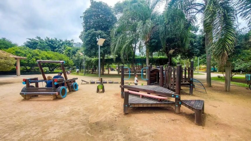Pracinha pública na Barra da Tijuca: Câmara aprovou e Paes vetou o projeto que prevê o cercamento das áreas de recreação infantil