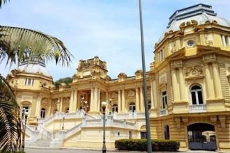 O governador Cláudio Castro transfere as comemorações do Dia do Servidor Público e decreta ponto facultativo na sexta, dia 31, e funcionários estaduais ganham feriadão