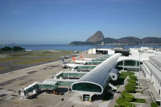 Durante todo o dia, 160 voos foram cancelados com o fechamento do Aeroporto Santos Dumont por vazamento de óleo na pista