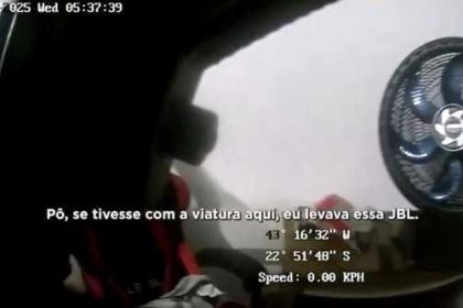 Câmera corporal registra policiais do Bope furtando casa durante operação no Alemão 76 Os vídeos mostram oito agentes vasculhando uma casa no Complexo do Alemão e levando pertences do local