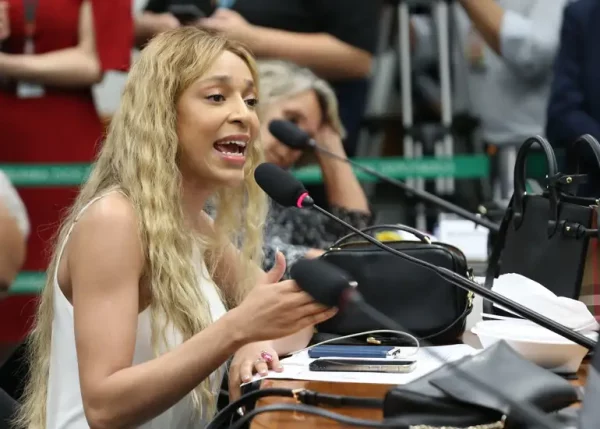Câmara dos Vereadores concede Medalha Tiradentes à deputada Erika Hilton
