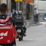 Projeto na Alerj propõe taxa de R$ 10 para entregas na porta dos apartamentos