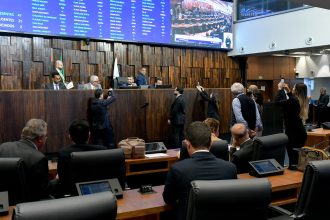 Projeto que restringe saidinhas de presos retorna às comissões da Alerj depois de receber 13 emendas