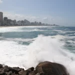 Marinha emite alerta de ressaca na orla do Rio com ondas de até 2,5 metros