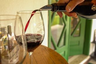 Lei prevê divulgação em aeroportos para incentivar turismo focado em vinícolas da Região Serrana