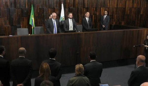 Projetos sobre a PM e retorno de militares da reserva saíram de pauta na Alerj após emendas.