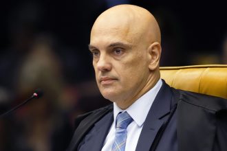 STF cobra de Claudio Castro informações sobre operação policial no Alemão e na Penha