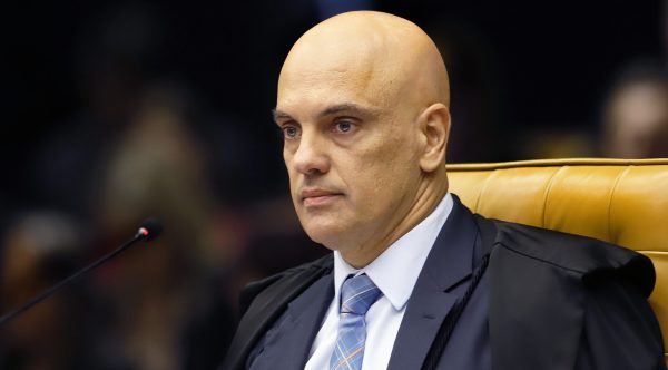 STF cobra de Claudio Castro informações sobre operação policial no Alemão e na Penha