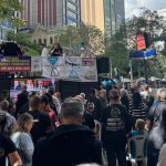 Servidores protestam em frente à Alerj durante votação do projeto que autoriza o uso de royalties do Rioprevidência para pagar a dívida do estado com a União.