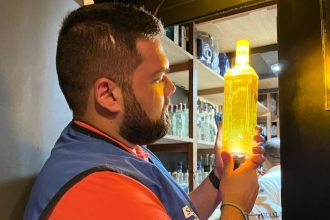 20 litros de chope vencido e sete garrafas de tequila são apreendidos em bares de Copacabana