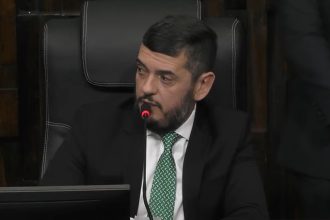 Bacellar barra tentativa de obstrução e mantém votação de projeto dos royalties