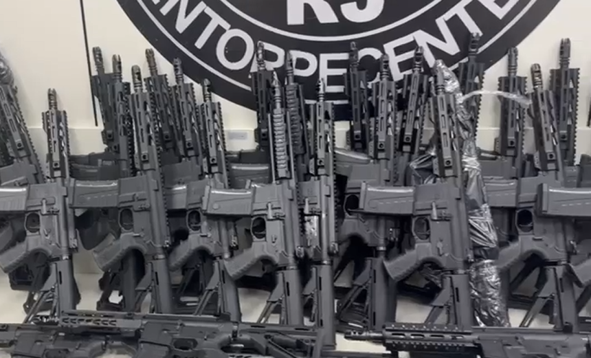Grupo criminoso que fabricava 3,5 mil fuzis por ano para facções no Rio é alvo da PF e do MP