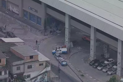 Dois homens em situação de rua são mortos em ataque a tiros na Zona Norte 62 Dois homens em situação de rua são mortos em ataque a tiros na Zona Norte