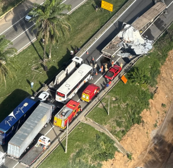 Engavetamento entre caminhões na Serra das Araras deixou um morto e 10km de congestionamento