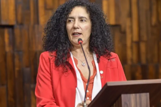 A deputada estadual Marina do MST é a autora do projeto que cria a CPI para investigar a operação policial nos complexos da Penha e do Alemão