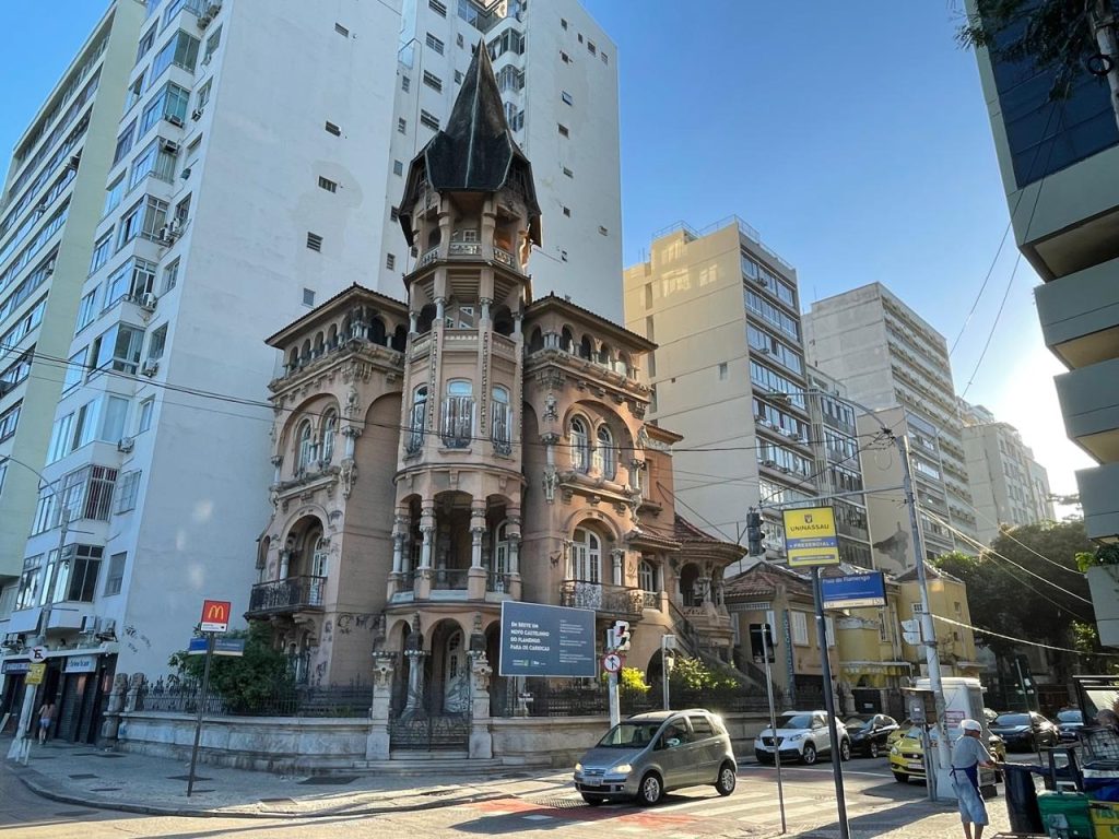 Castelinho do Flamengo: com obras de restauração paradas, centro cultural segue fechado