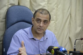 Ex-secretário de Saúde, Edmar Santos, foi preso por superfaturamento na compra de insumos, na época da pandemia de Covid-19, junto com seu subsecretário Gabriell Neves