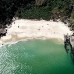 Selo Bandeira Azul de qualidade ambiental será entregue a 18 praias fluminenses 69 De Angra a Niterói: veja quais praias do Rio receberão a Bandeira Azul na sexta (31)