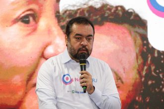 O governador Cláudio Castro pediu aos deputados que não deixem disputas políticas atrapalharem a aprovação de projetos fundamentais para o estado: "É disso que estamos falando: de pagar o salário do servidor, de manter políticas públicas ativas, de garantir que a população continue sendo atendida"