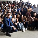 Salvino com jovens líderes de favelas formados pelo projeto Pacto pela Juventude, criado em parceria com a Unesco