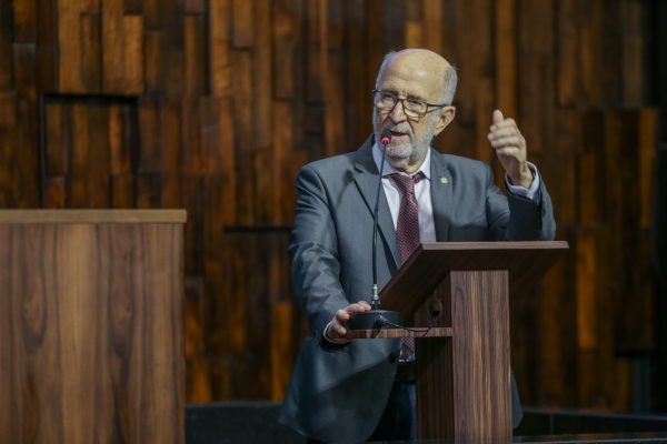 Alerj aprova criação de fundo de R$ 300 milhões com recursos do pré-sal para combater efeitos climáticos 48 Proposta de autoria dos deputados Luiz Paulo (PSD) e Lucinha (PSD) destina 2% dos royalties do petróleo e gás à prevenção de desastres naturais no estado