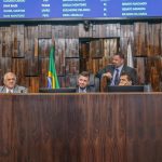 O projeto do executivo recebeu 51 emendas, seguirá para audiência pública até retornar para nova discussão na Alerj