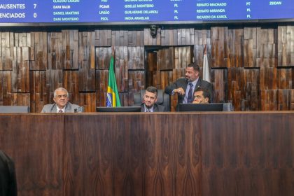 O projeto do executivo recebeu 51 emendas, seguirá para audiência pública até retornar para nova discussão na Alerj