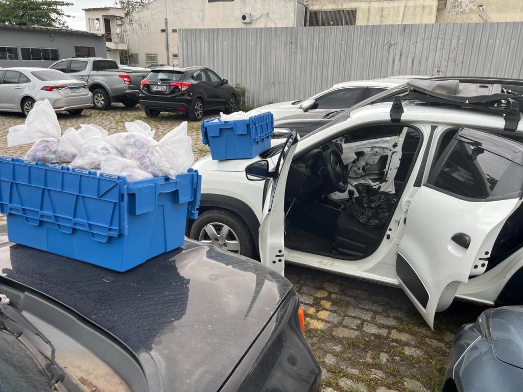 PF apreende 15 kg de cocaína e 1,3 mil frascos de lança-perfume com destino a Macaé 62 Imagem do WhatsApp de 2025 10 09 as 14.02.37 c1865f8c
