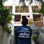 Prédio irregular, avaliado em R$ 2 milhões, é demolido na Tijuquinha; veja o vídeo