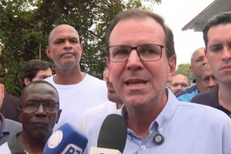 Paes visista UPA de Costa Barros e anuncia reabertura da unidade em 27 de outubro