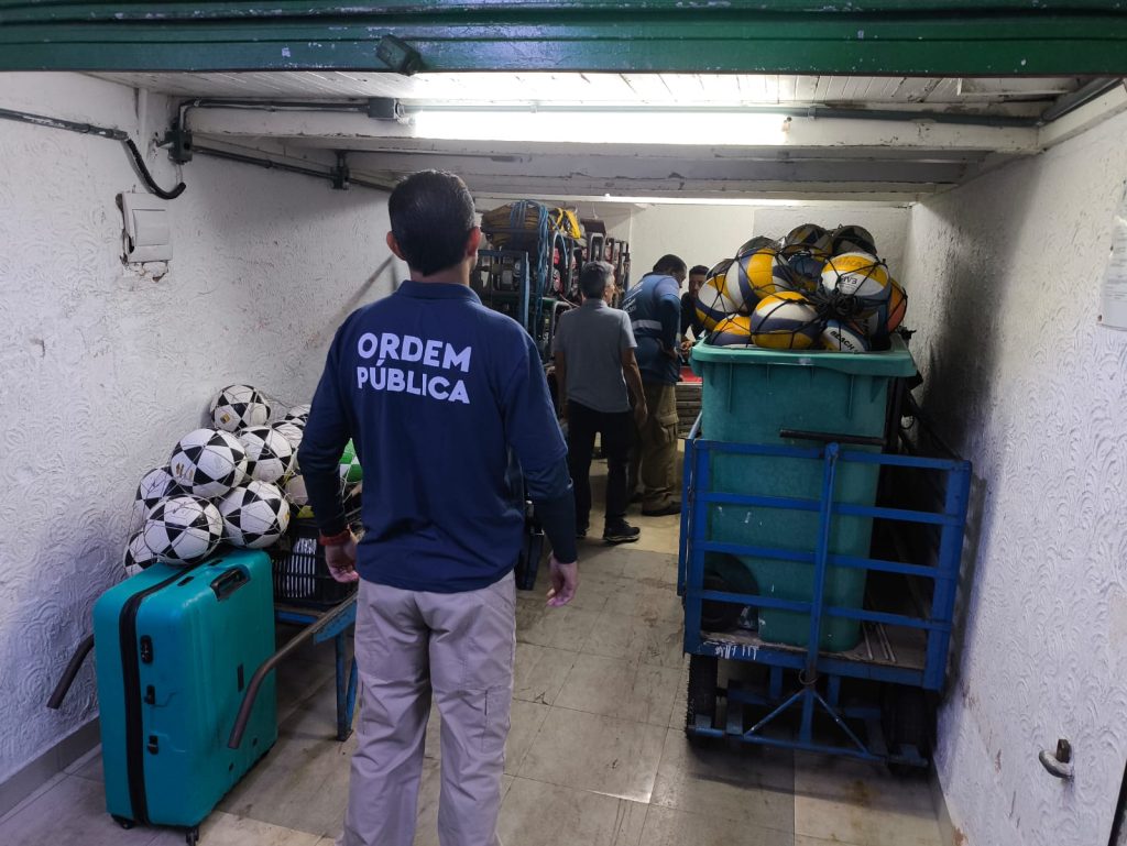 Depósito clandestino é interditado em galeria na Av. Nossa Senhora de Copacabana 62 Imagem do WhatsApp de 2025 10 23 as 15.54.52 7ff612d5 1