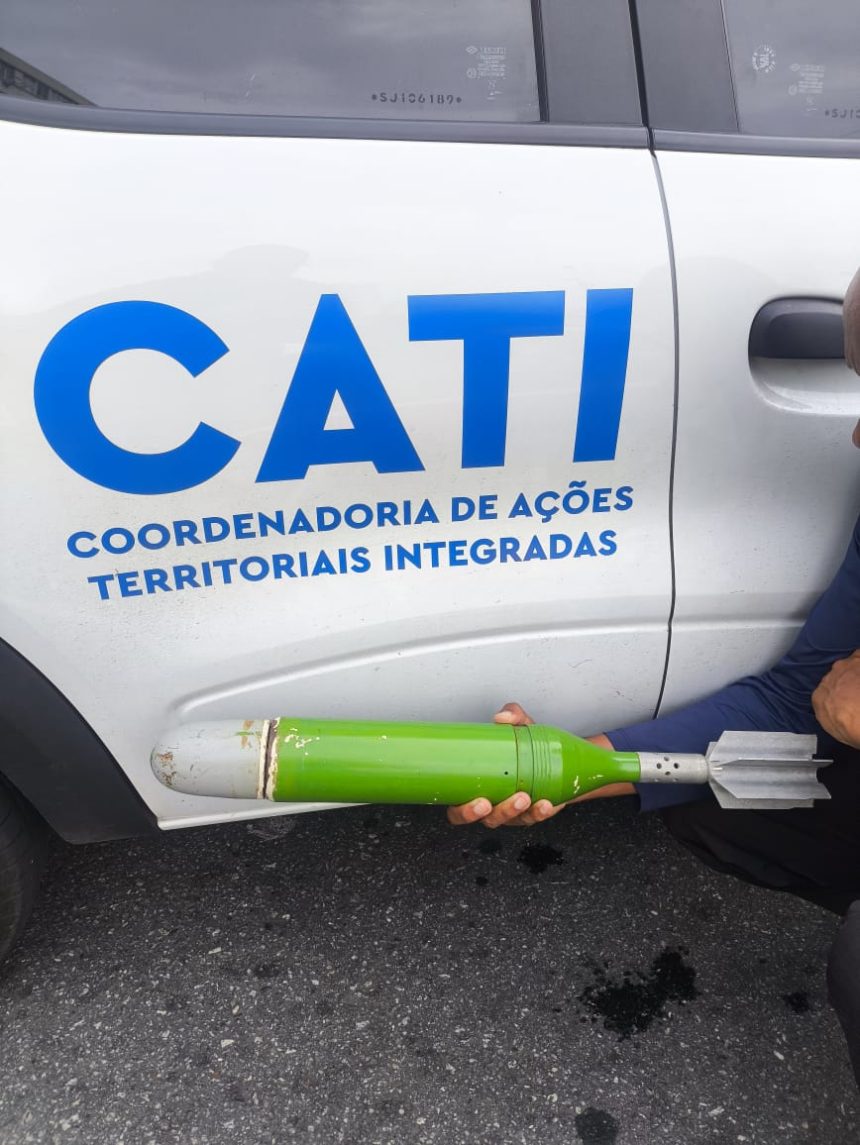 Artefato explosivo é encontrado próximo a batalhão do Exército, na Tijuca; veja o vídeo 61 Artefato explosivo é encontrado próximo a batalhão do Exército, na Tijuca; veja o vídeo