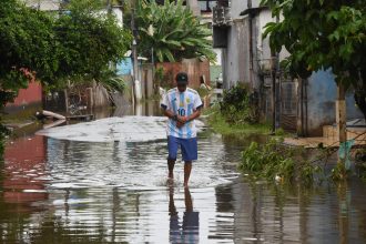 Cartão Recomeçar: governo do estado vai entregar, no fim do mês, o benefício a famílias atingidas pelas enchentes de abril em Angra