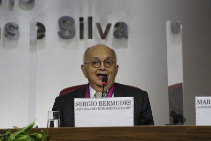 Morre advogado Sergio Bermudes, responsável por um dos maiores escritórios do país 70 Bermudes enfrentava problemas respiratórios - Foto: Evelyn Soares/AMAERJ