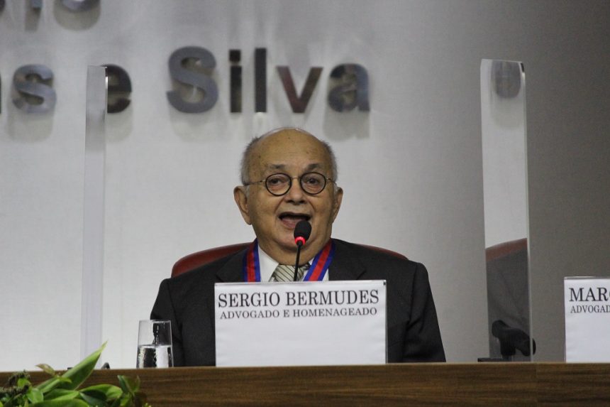 Morre advogado Sergio Bermudes, responsável por um dos maiores escritórios do país 61 Bermudes enfrentava problemas respiratórios - Foto: Evelyn Soares/AMAERJ