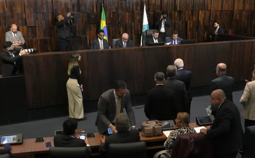 Refis, o novo programa de renegociação das dívidas tributárias com o estado, é aprovado em definitivo pela Alerj.