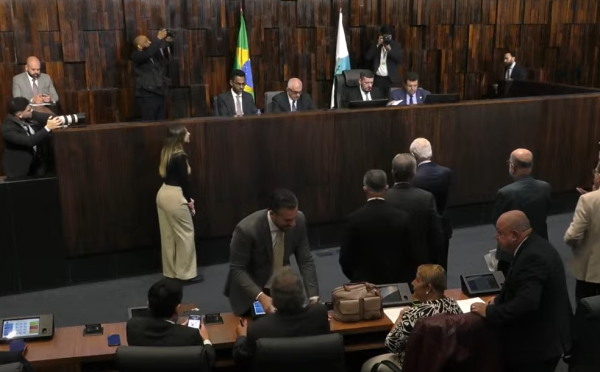 Refis, o novo programa de renegociação das dívidas tributárias com o estado, é aprovado em definitivo pela Alerj.