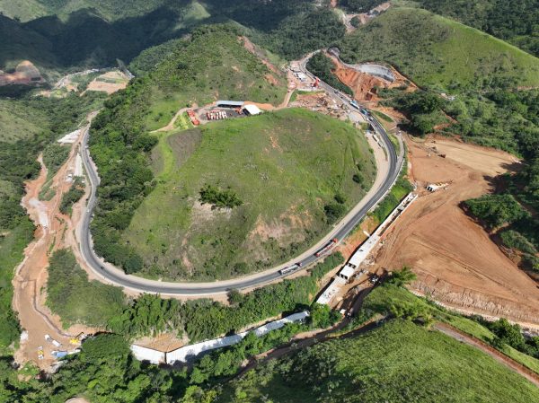 Serra das Araras, trecho da Via Dutra (BR-116)