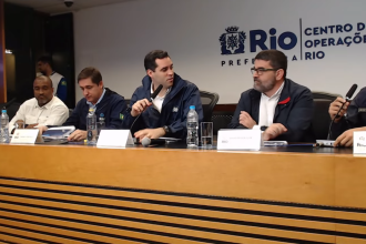 Vice-prefeito Eduardo Cavaliere (PSD) anunciou obras do Plano Verão 2025/2026 em coletiva nesta quinta (23)