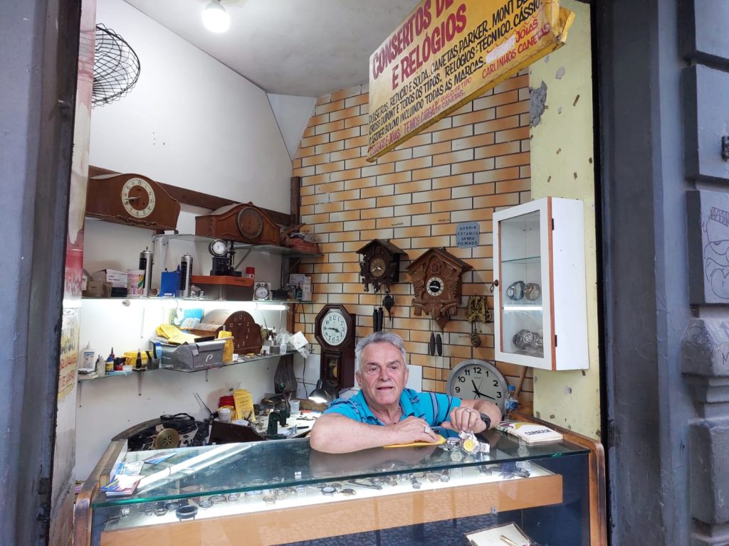 Obras na Rua da Cerveja avançam, com calçadão e contagem regressiva para a chegada de mais uma cervejaria 63 Seu Carlinhos comerciante da Rua da Carioca
