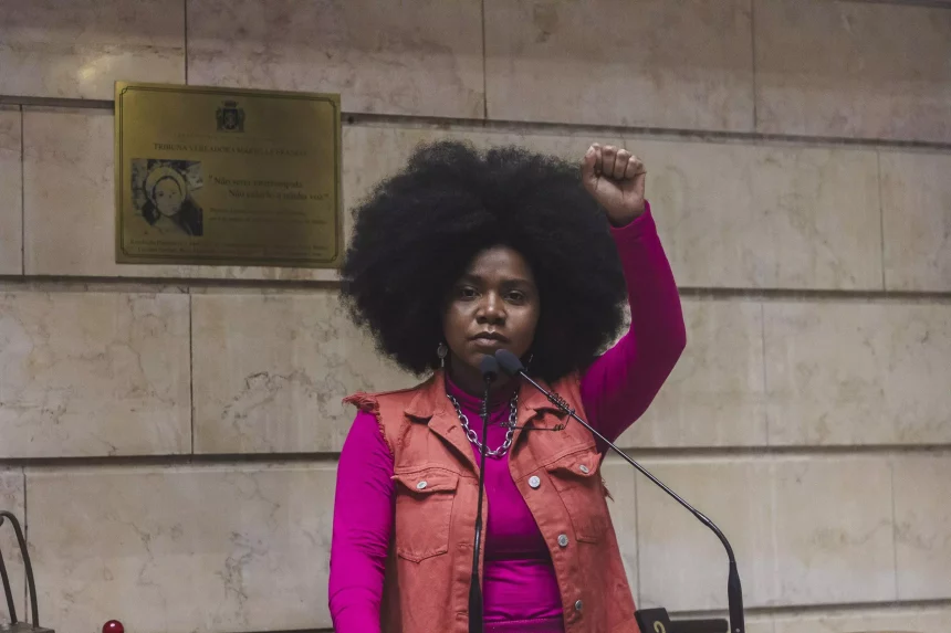 Vereadora Thais Ferreira denuncia ataques de ódio por fazer críticas à operação no Alemão e na Penha 61 Vereadora Thais Ferreira denuncia ataques de ódio por se posicionar contra operação no Alemão e na Penha